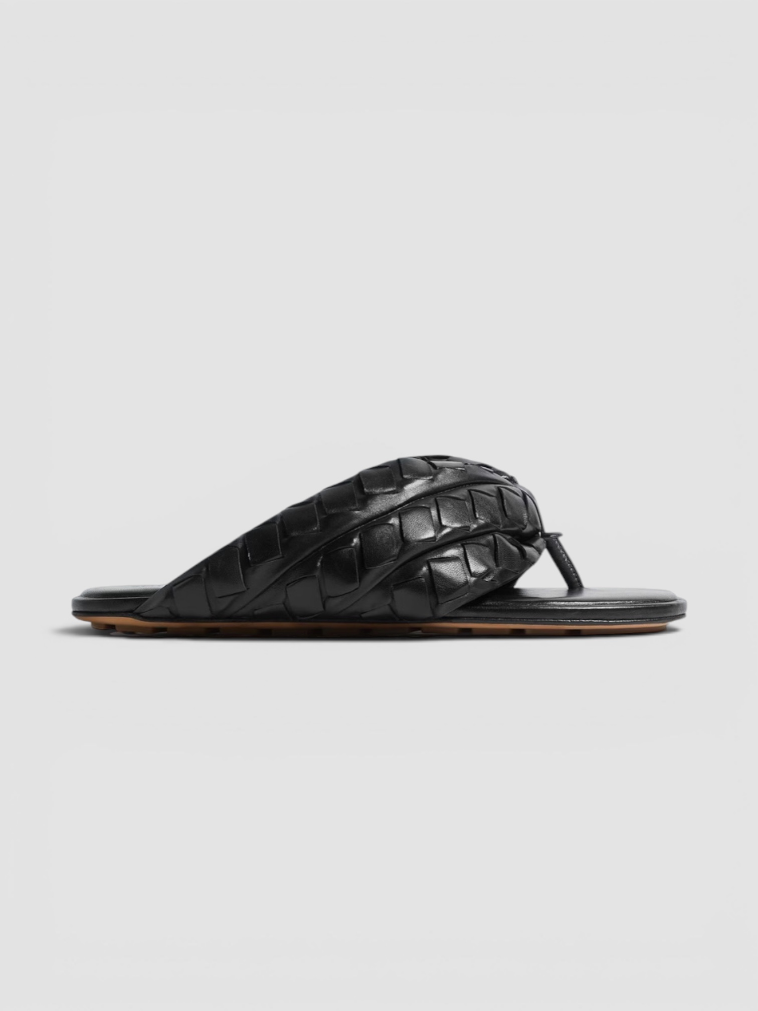 Bottega Veneta Salsa Flat Thong in black, worn with SSSTEIN Skipper Cotton Shirt, Dries Van Noten Printed Cotton-Blend Wide-Leg Pants, Phoebe Philo Small Stud Cabas Tote Bag, Bottega Veneta Cat-Eye Acetate Sunglasses, the day. Styled by Sharon Lombardo for FDV Concierge.