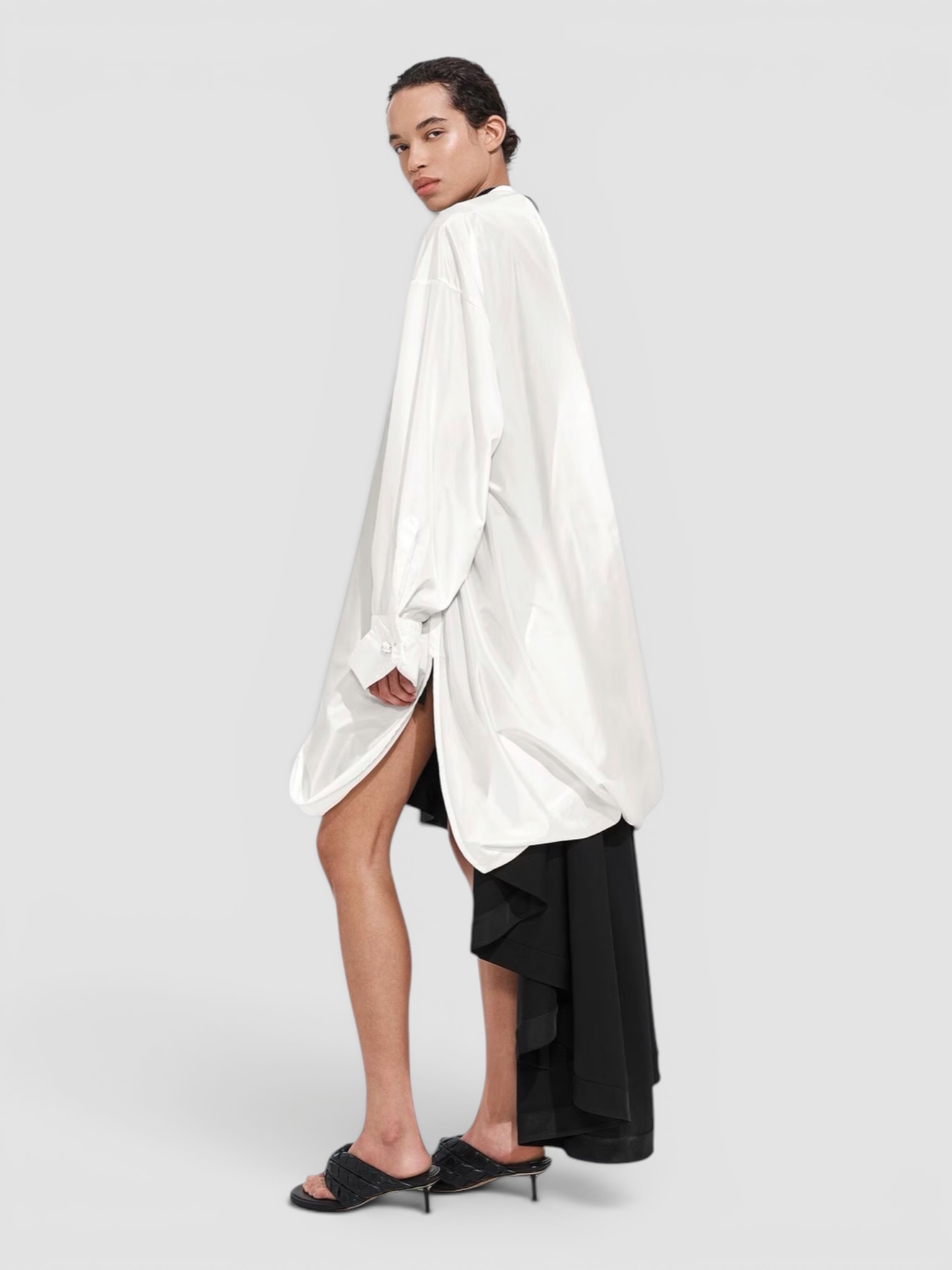 Bottega Veneta Salsa Thong in black, worn with Toteme Lyocell-Blend Tapered Pants, Róhe Off Shoulder Lapel Top, Phoebe Philo Gig Leather Shoulder Bag, Phoebe Philo Bombe Sunglasses, the evening. Styled by Sharon Lombardo for FDV Concierge.