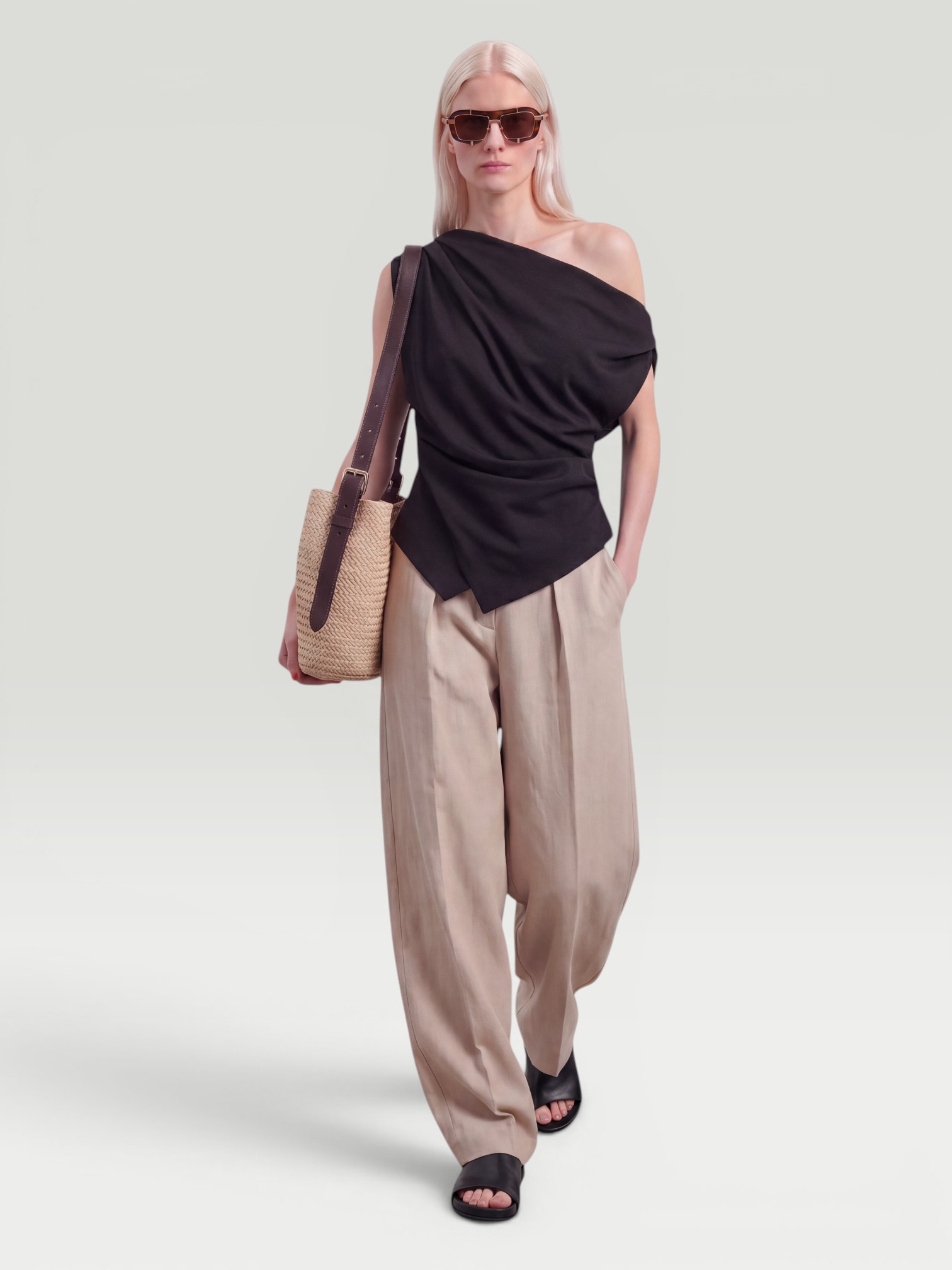 Jacquemus Le Pantalon Ovalo Large in khaki. Styled by Sharon Lombardo for FDV Concierge.