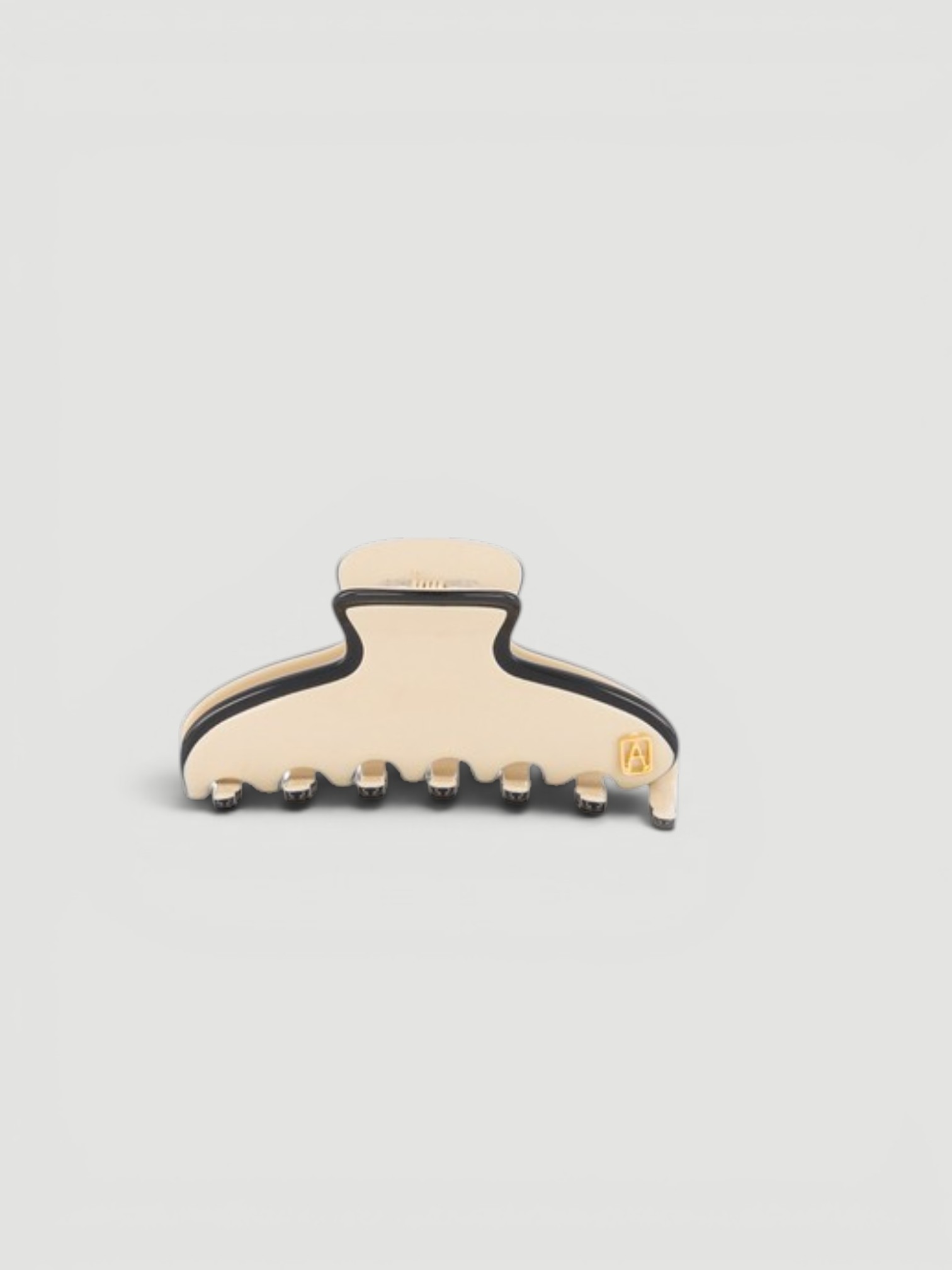 Alexandre de Paris St Honoré Small Claw Clip in off-white.