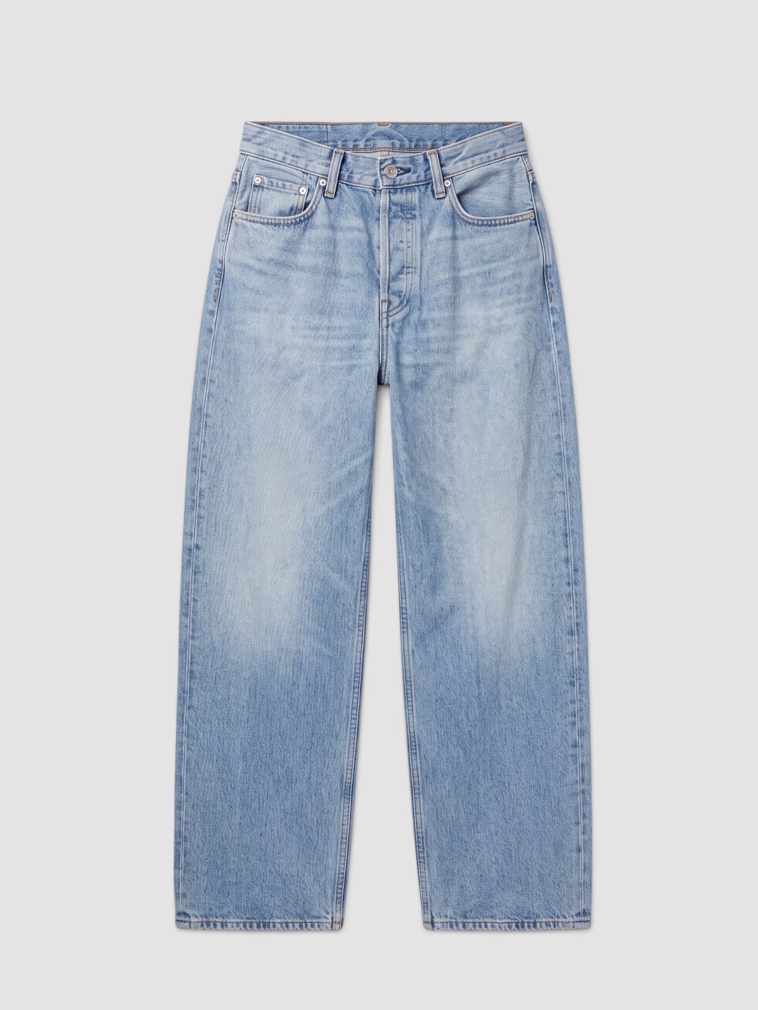 aligrace The Noa Barrel Jean in light & medium. Styled by Sharon Lombardo for FDV Concierge.