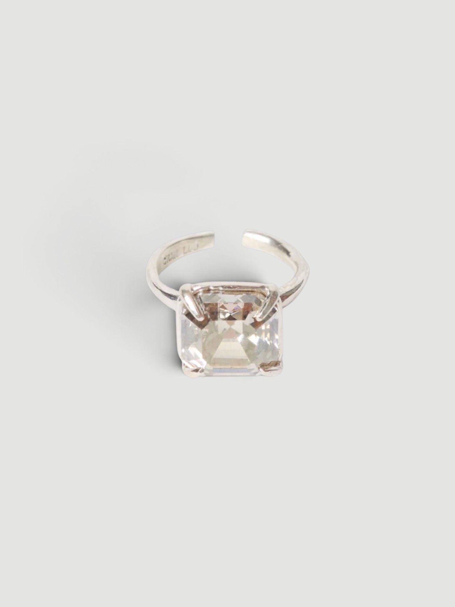 Chan Luu Caprice Crystal Toe Ring in ice. Styled by Sharon Lombardo for FDV Concierge.
