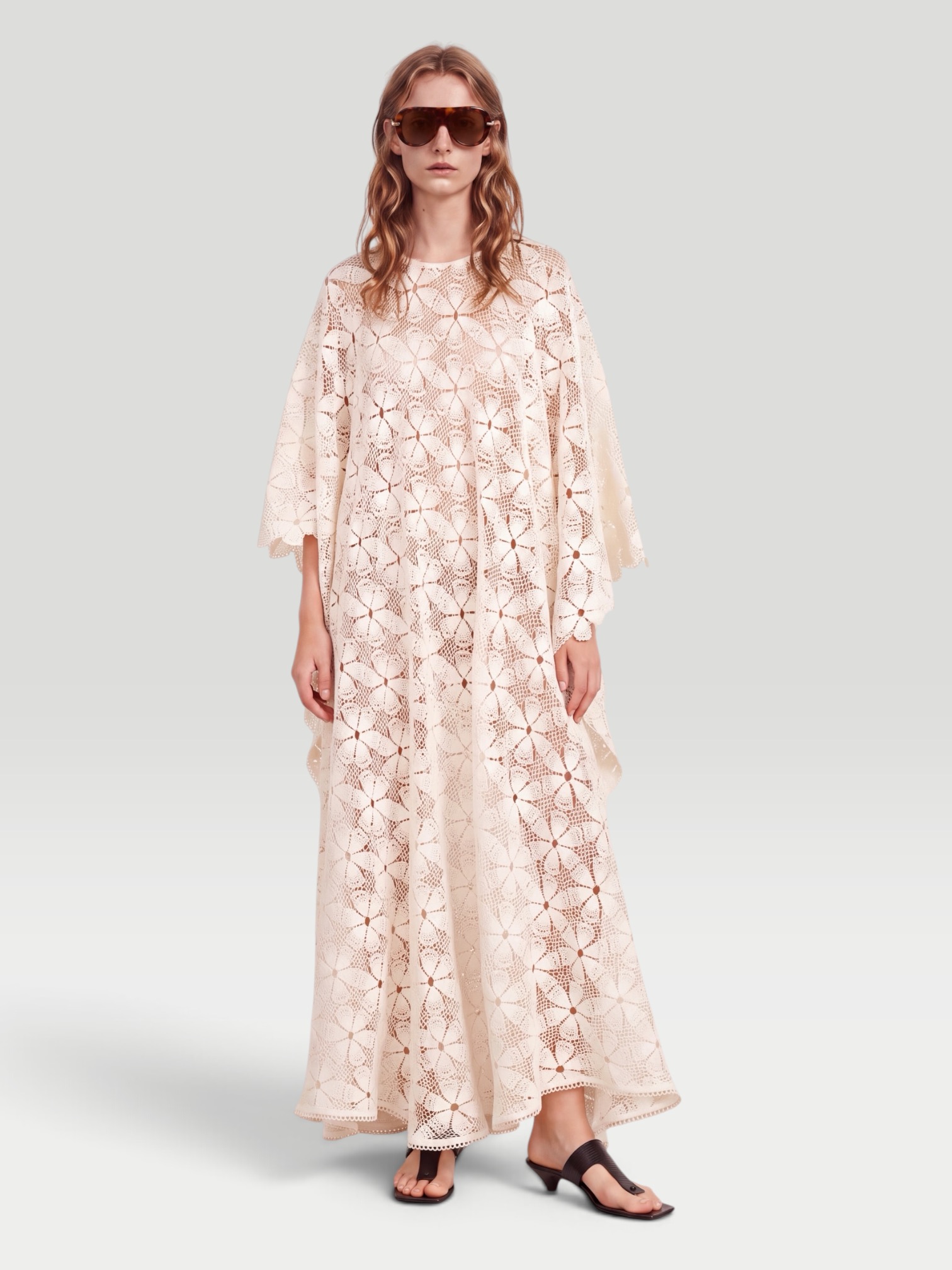 Éliou Catalina Kaftan in white. Styled by Sharon Lombardo for FDV Concierge.