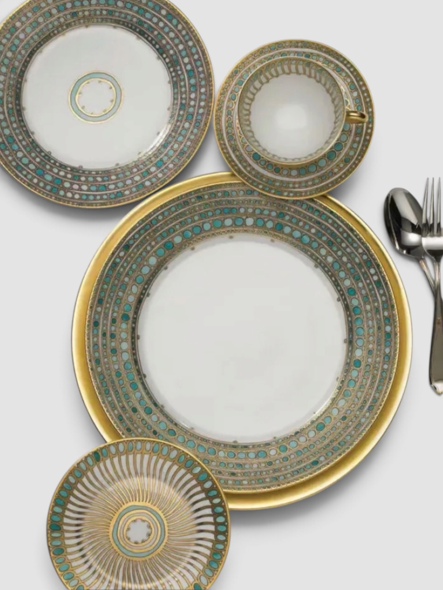 Haviland & Parlon Syracuse Turquoise 5-Pc Setting in turquoise.