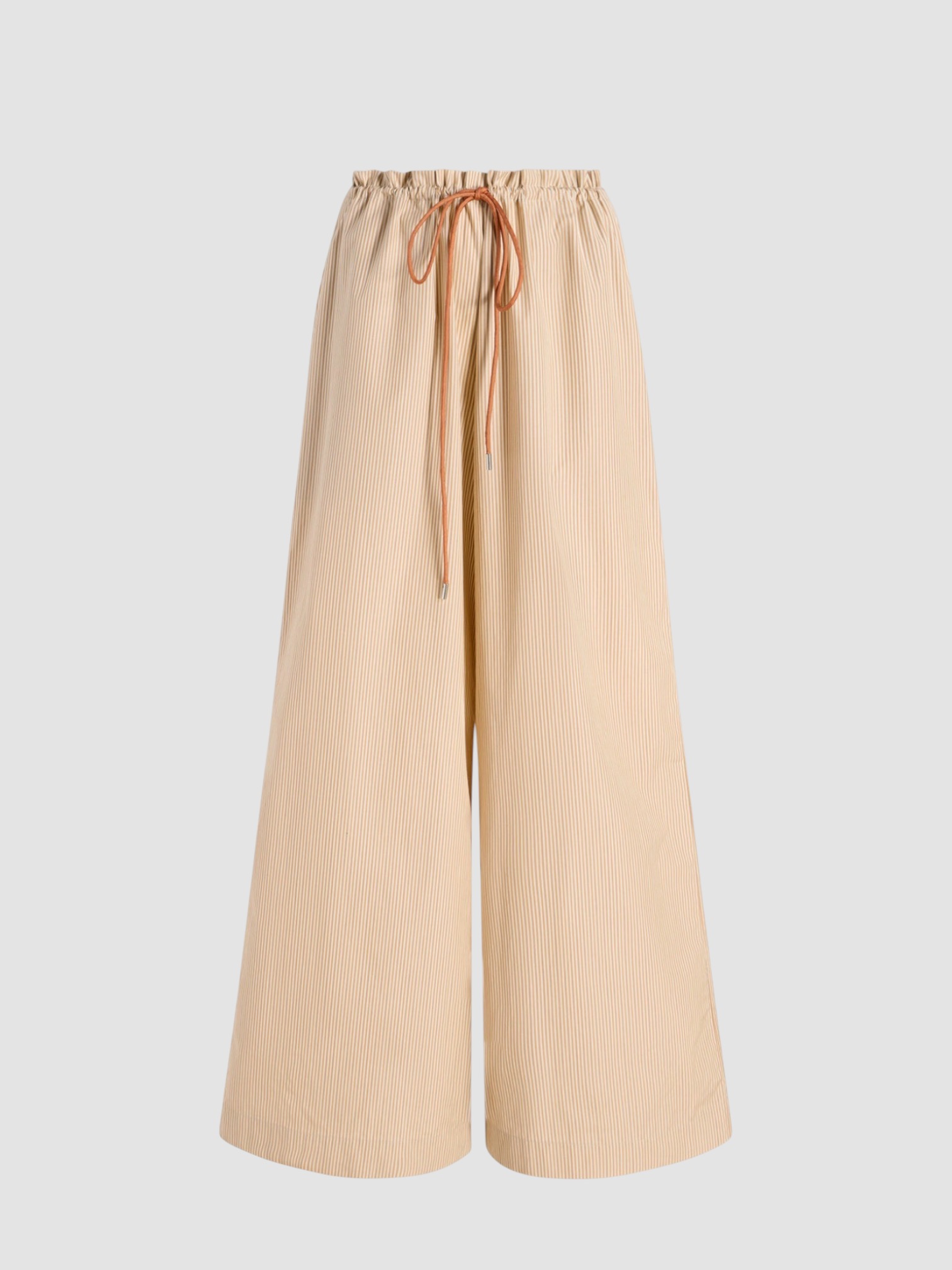 Kallmeyer Wesley Drawstring Pant in Vintage Cotton Poplin in sand. Styled by Sharon Lombardo for FDV Concierge.
