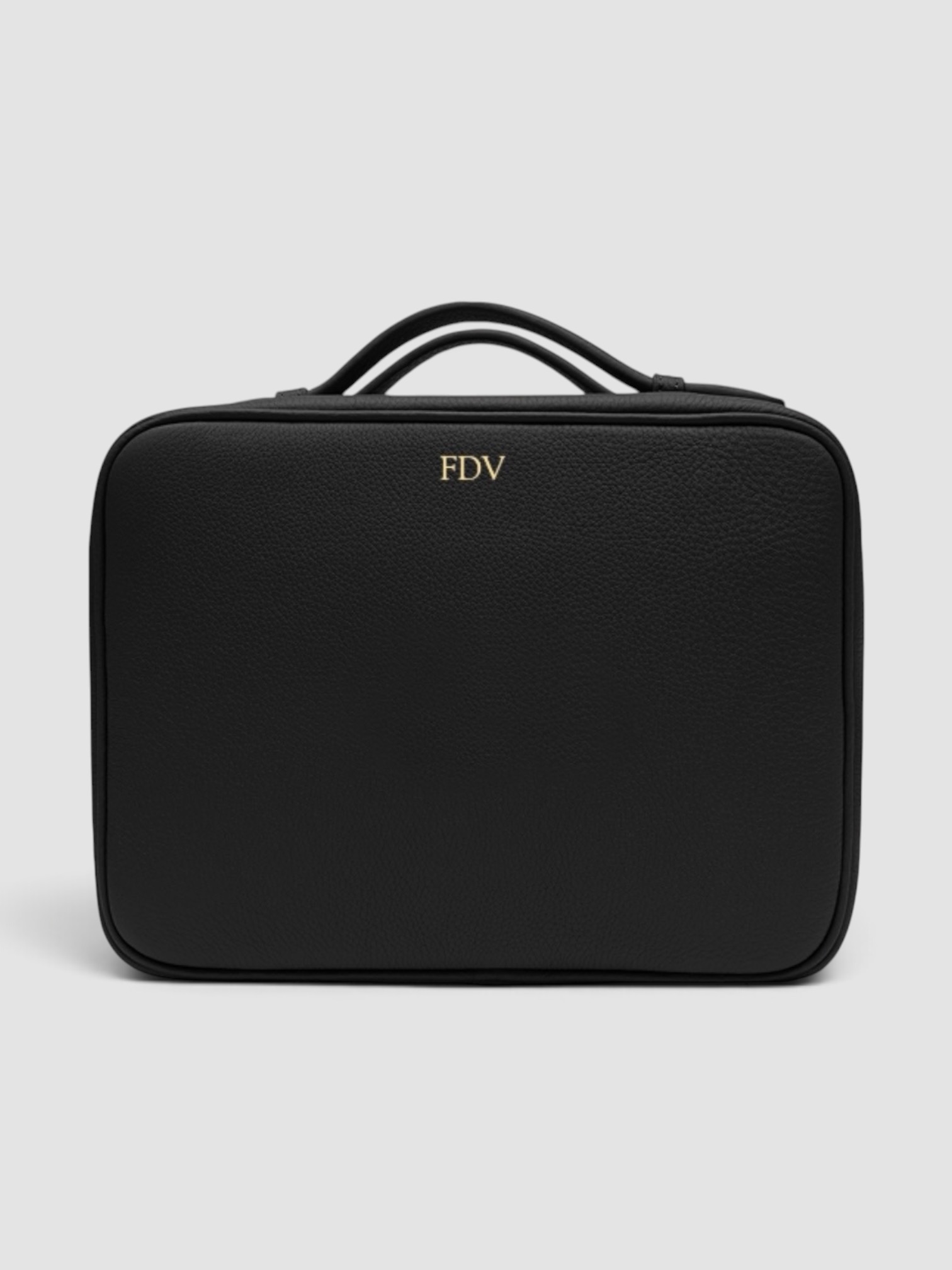 Leatherology Daily Hanging Travel Case in black.