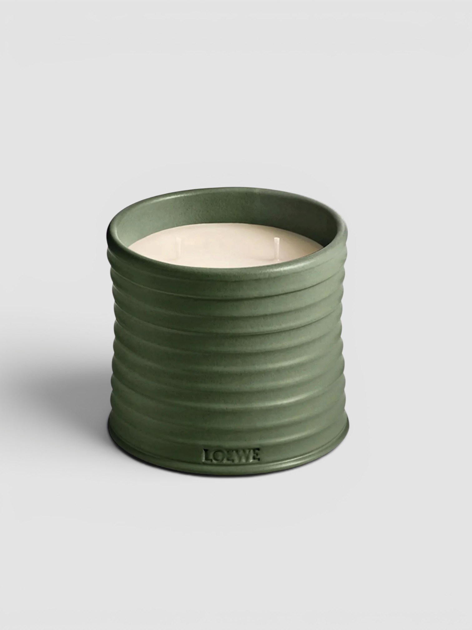 Loewe Marihuana Candle in green.