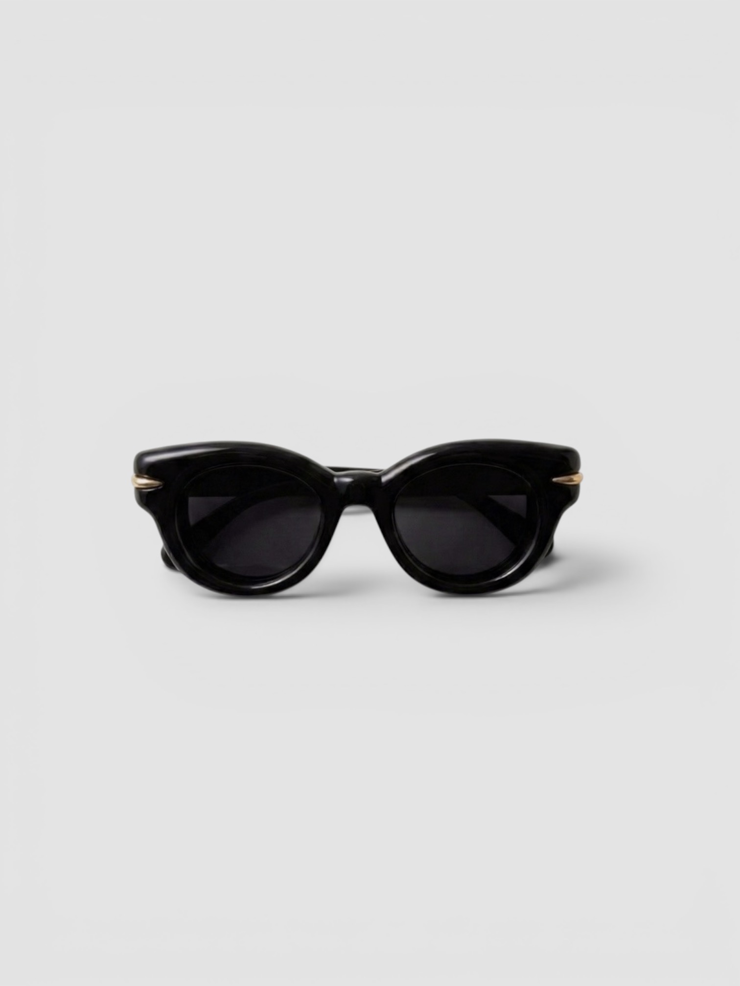 Loewe Inflated Cat Eye Sunglasses in black, worn with Levi's 501 Original Short, SSSTEIN Skipper Cotton Shirt, Manolo Blahnik Susacru Leather Sandals, Loewe Leather-Trimmed Raffia Tote, walking the city. Styled by Sharon Lombardo for FDV Concierge.