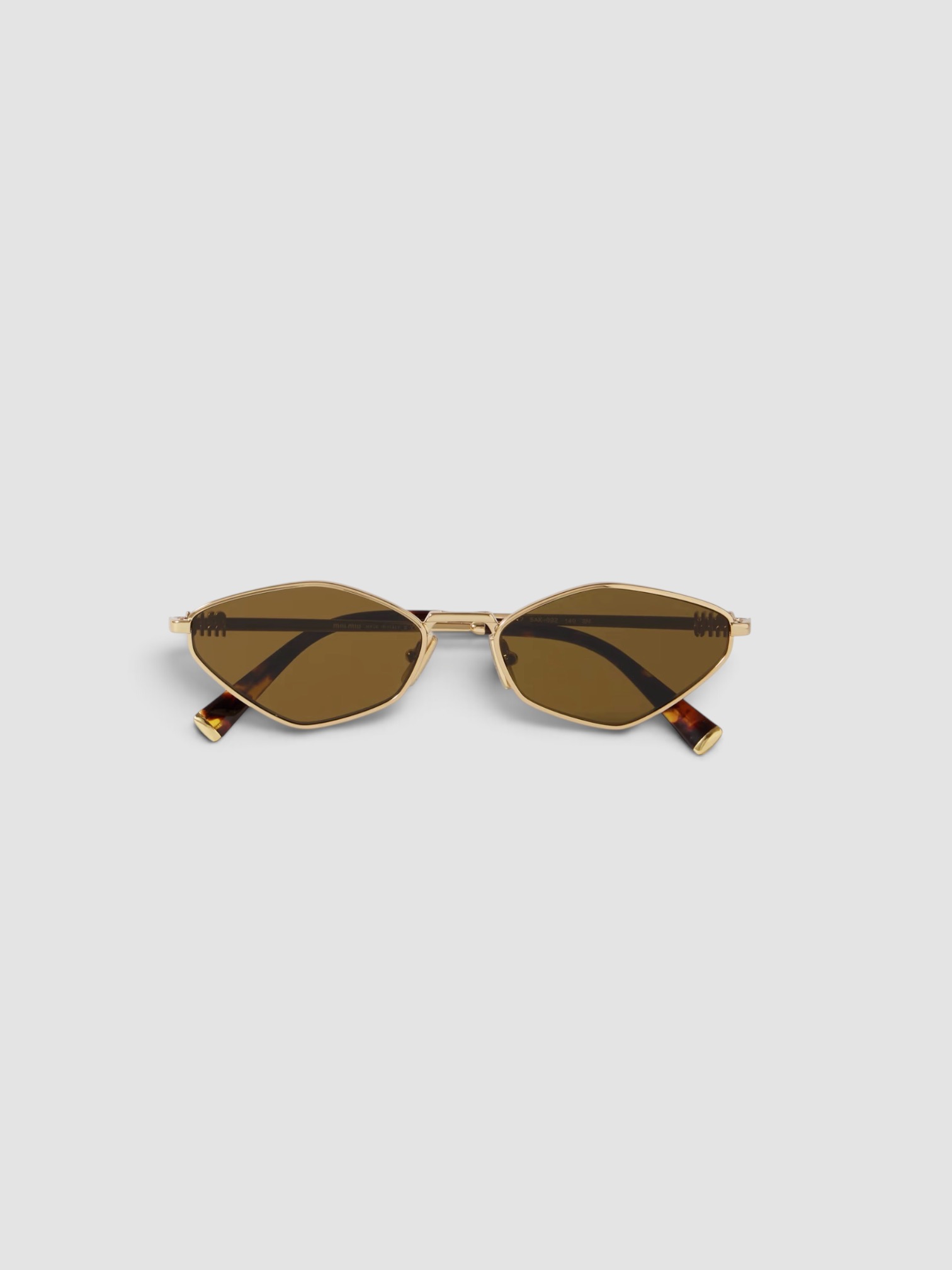 Miu Miu Hexagon-Frame Gold-Tone Sunglasses in gold, worn with RÙADH The Holt Oversized Organic Cotton-Jersey T-Shirt, aligrace Marlow Jean, Bottega Veneta Sampieri Flat Thong, Dries Van Noten Bead-Embellished Printed Leather-Trimmed Velvet Shoulder Bag, the evening. Styled by Sharon Lombardo for FDV Concierge.