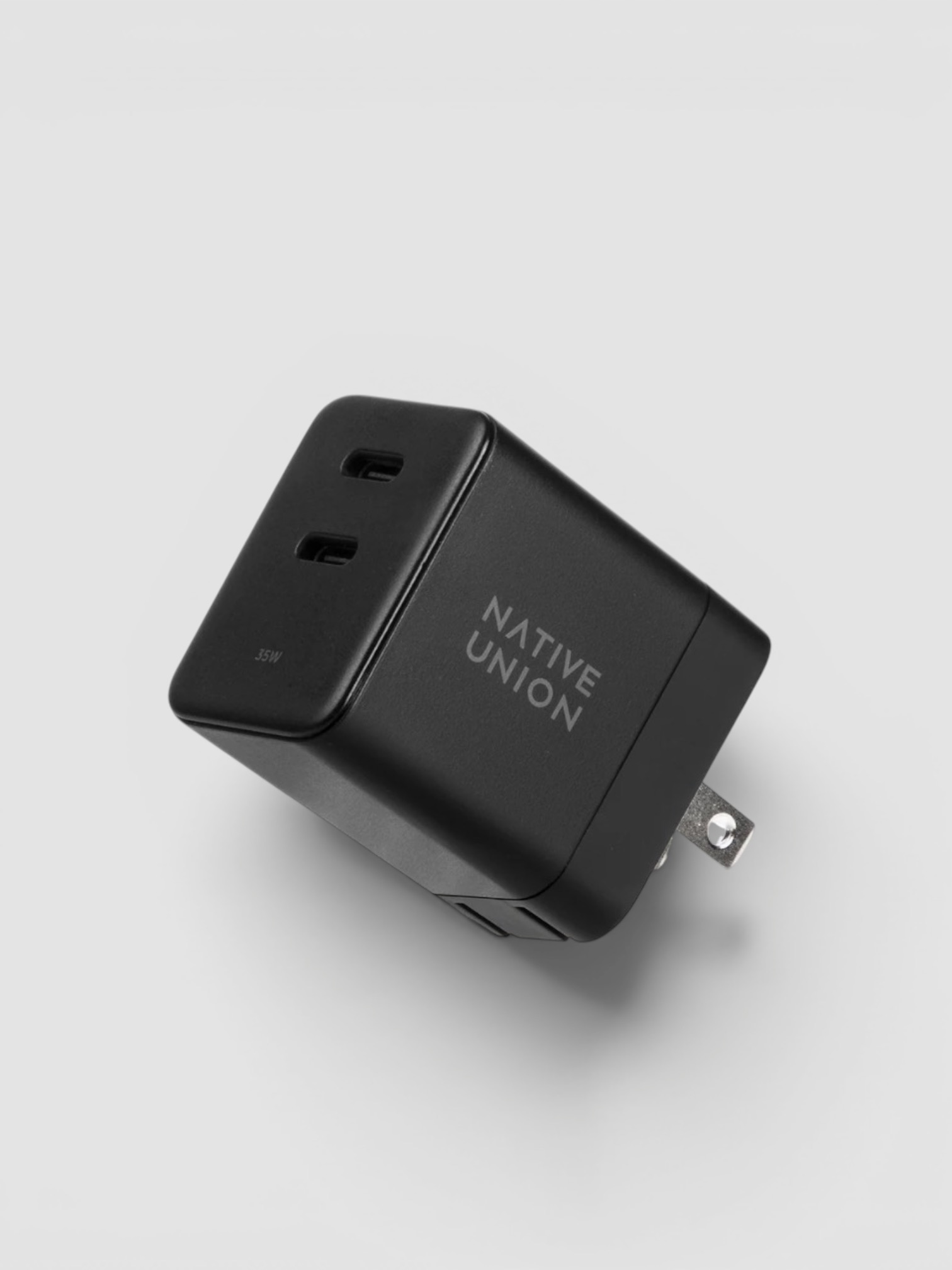 Native Union Fast GaN Charger PD 35W in black.