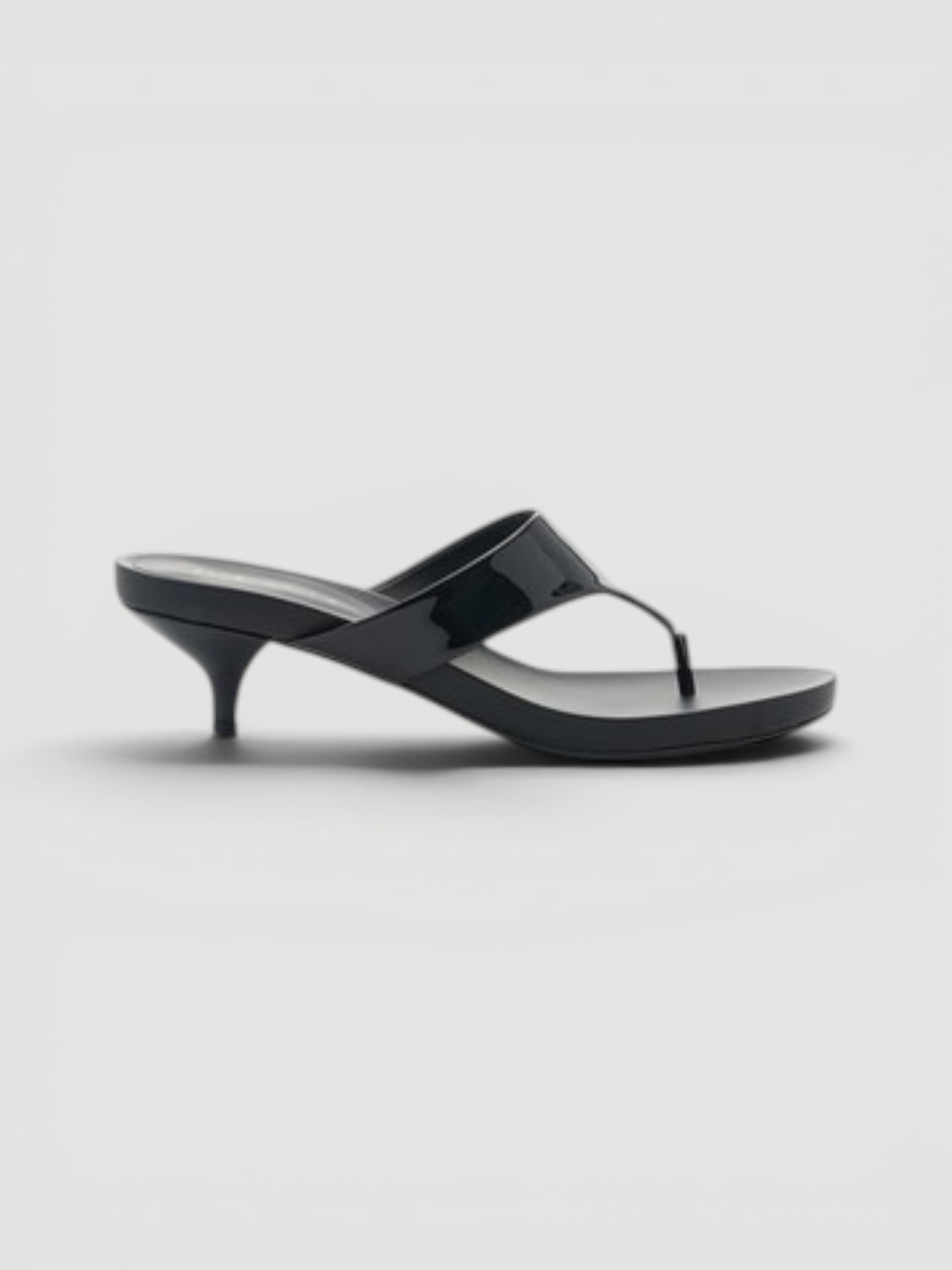 Prada Patent Leather Thong Sandals in black, worn with One Of Leandra Caftan, Phoebe Philo Small Stud Cabas Tote Bag, Bottega Veneta Cat-Eye Acetate Sunglasses, Chan Luu Caprice Crystal Toe Ring, the day. Styled by Sharon Lombardo for FDV Concierge.