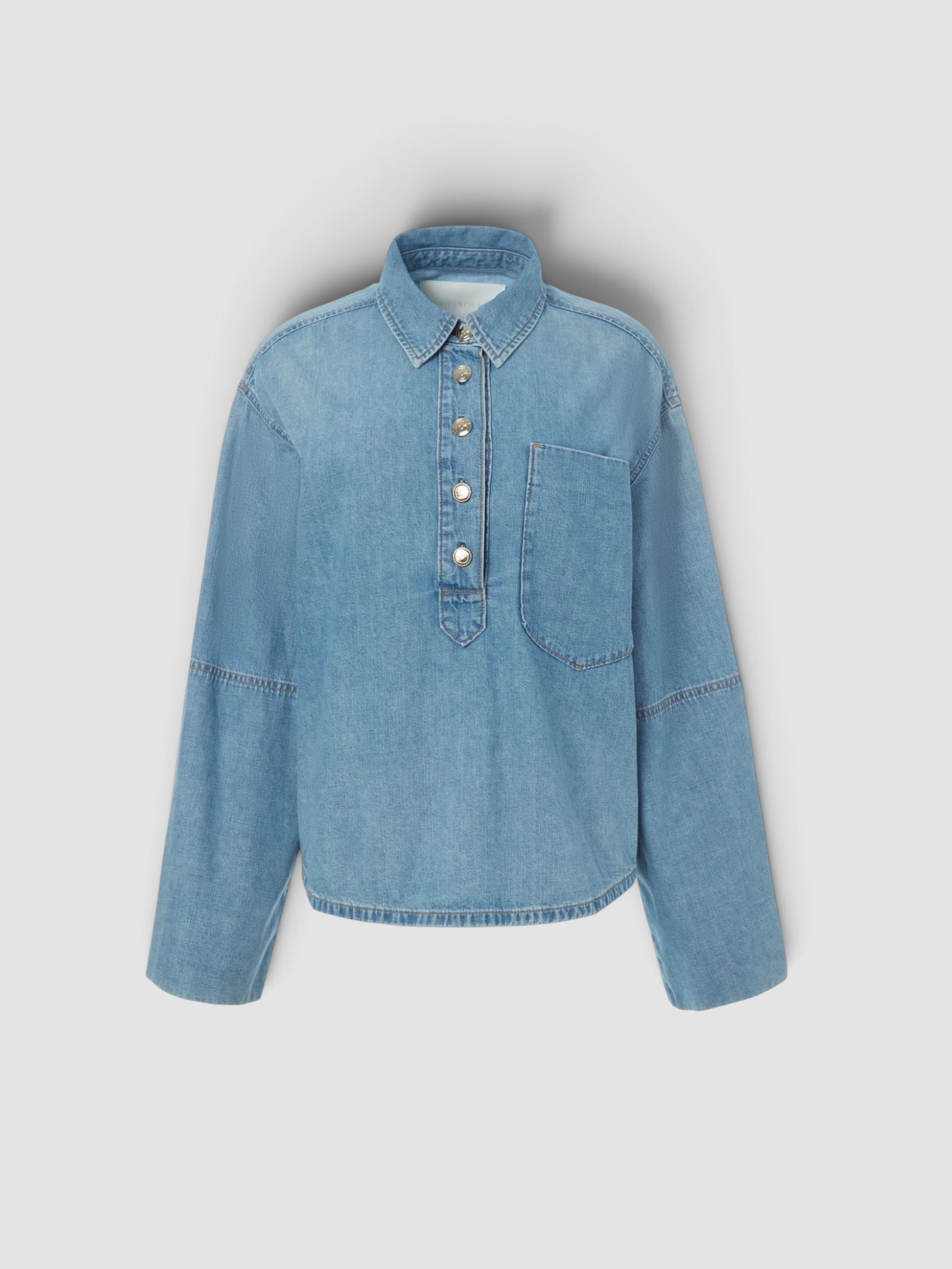 RÙADH The Finlay Popover Shirt in blue denim. Styled by Sharon Lombardo for FDV Concierge.