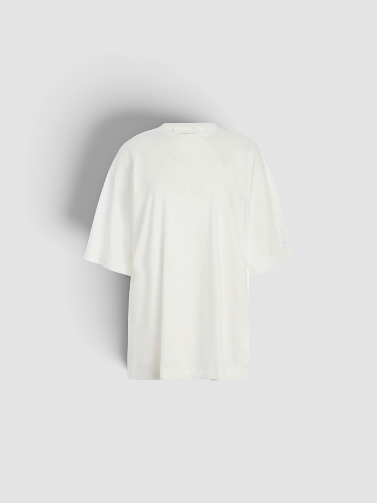 RÙADH The Jones T-Shirt in white. Styled by Sharon Lombardo for FDV Concierge.