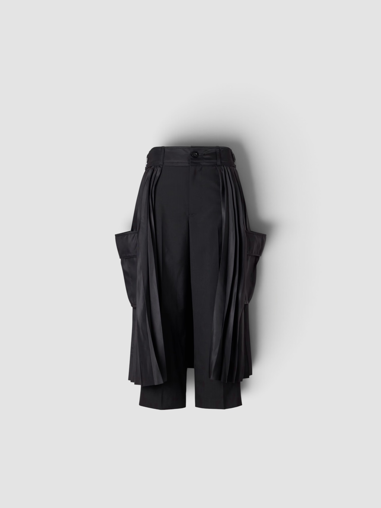 Sacai Pleated Twill Wide-Leg Shorts in black. Styled by Sharon Lombardo for FDV Concierge.
