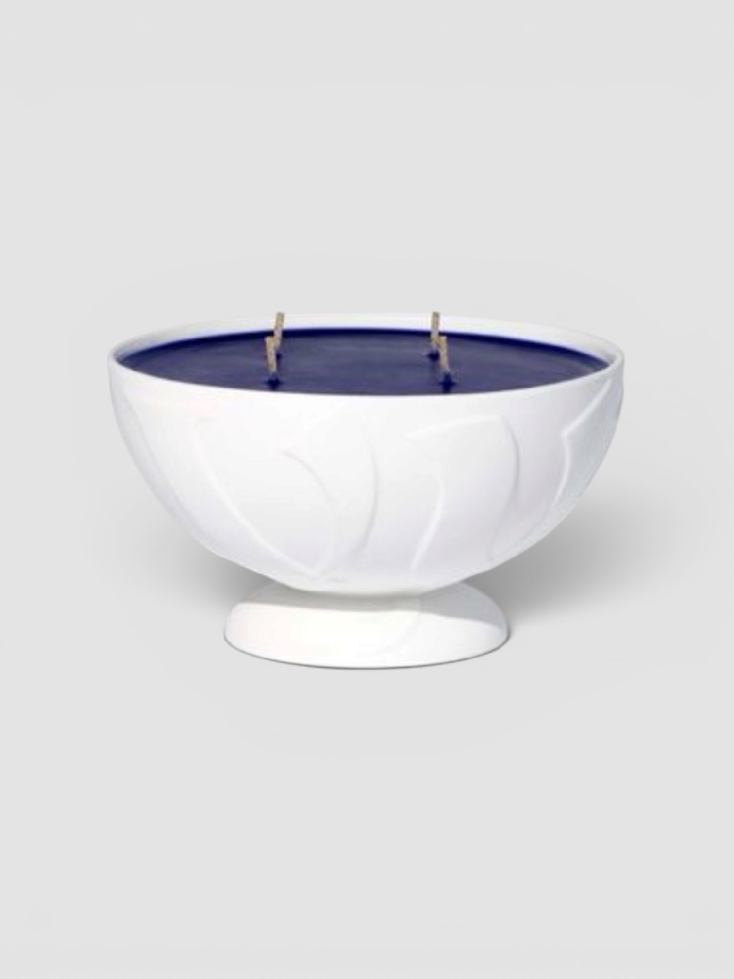 Vyrao Witchy Candle in white.