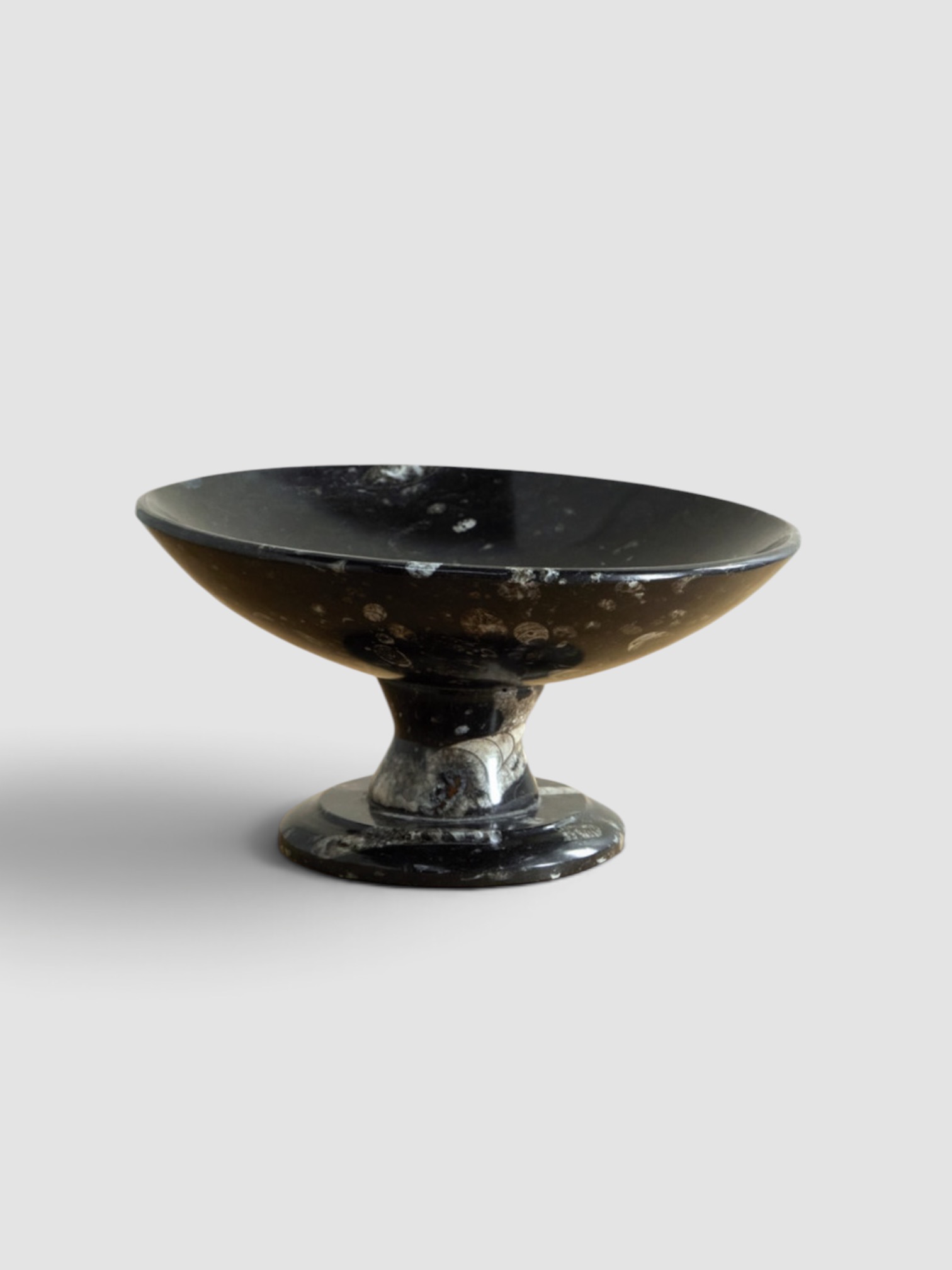 Jia Jia Home Onyx Fruit Bowl in black.